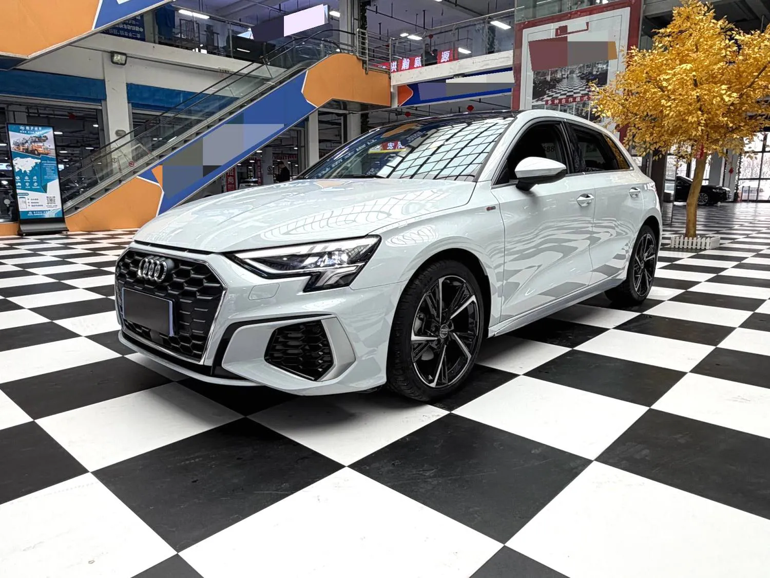 Audi Audi A3 — أبيض