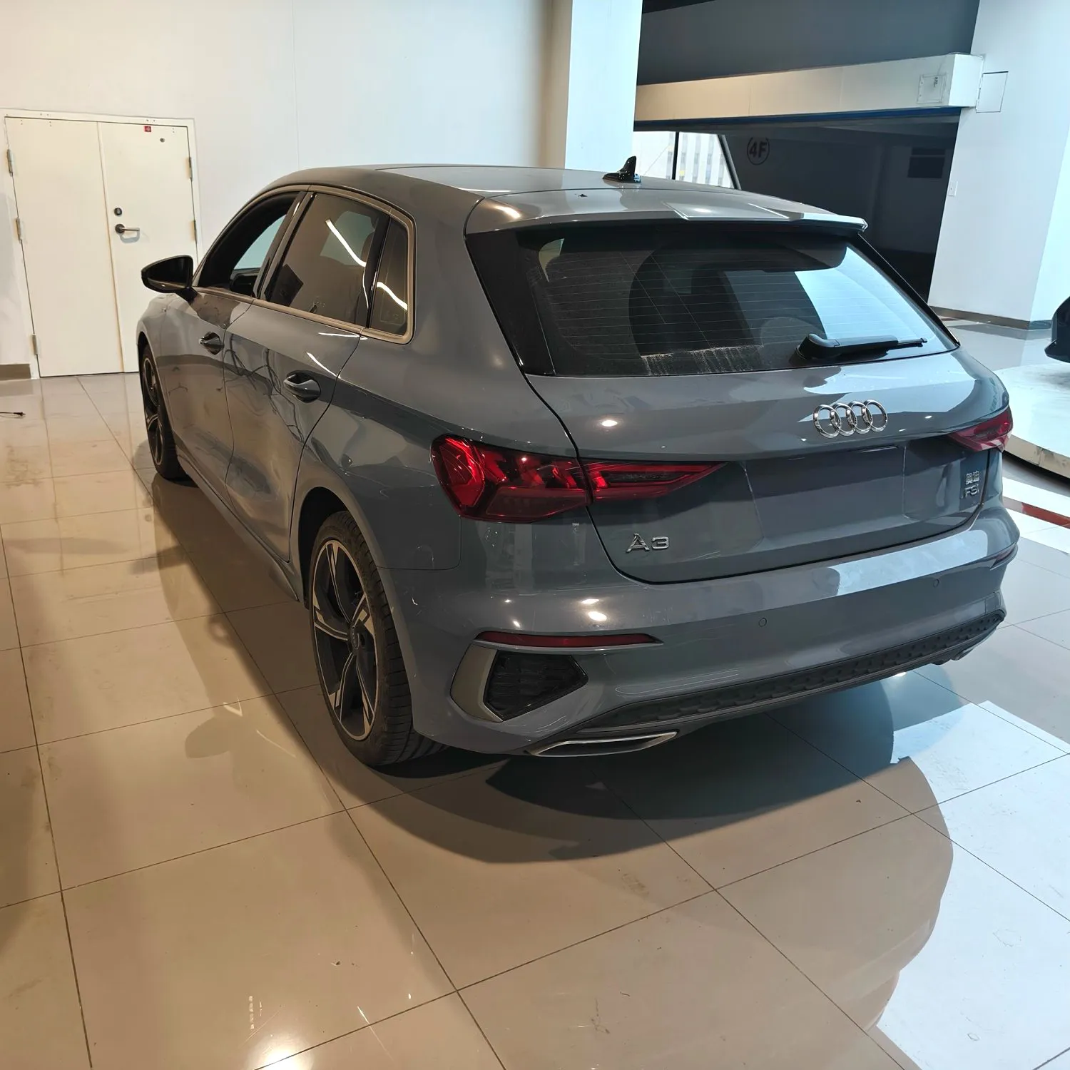 Audi A3 2022 A3 Sportback 1.4 TFSI 35 TFSI RS Performance Package — Voir la photo 4
