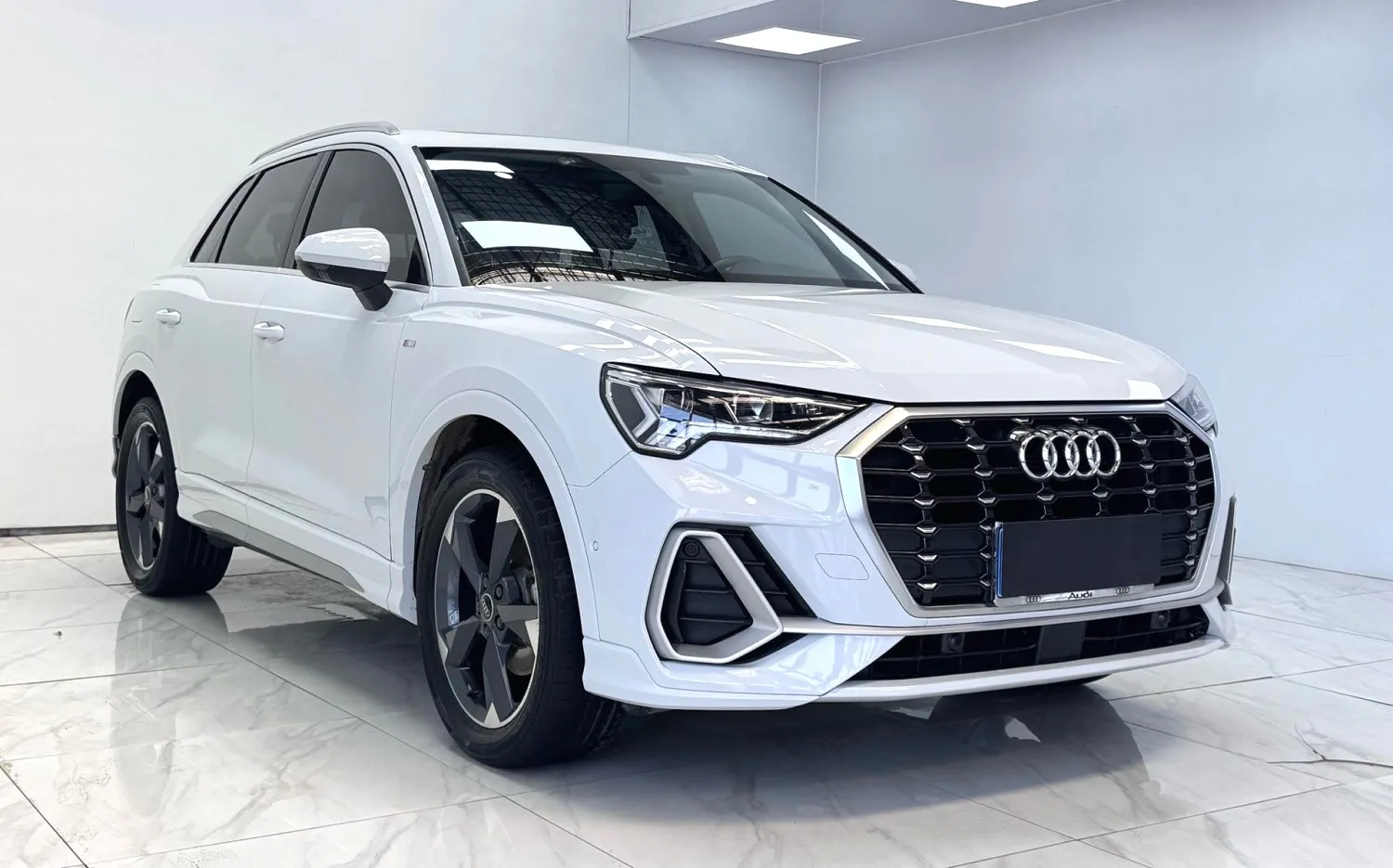 Audi Q3 2021 Q3 1.4 TFSI 35 TFSI Enjoy Life Edition — Voir la photo 3