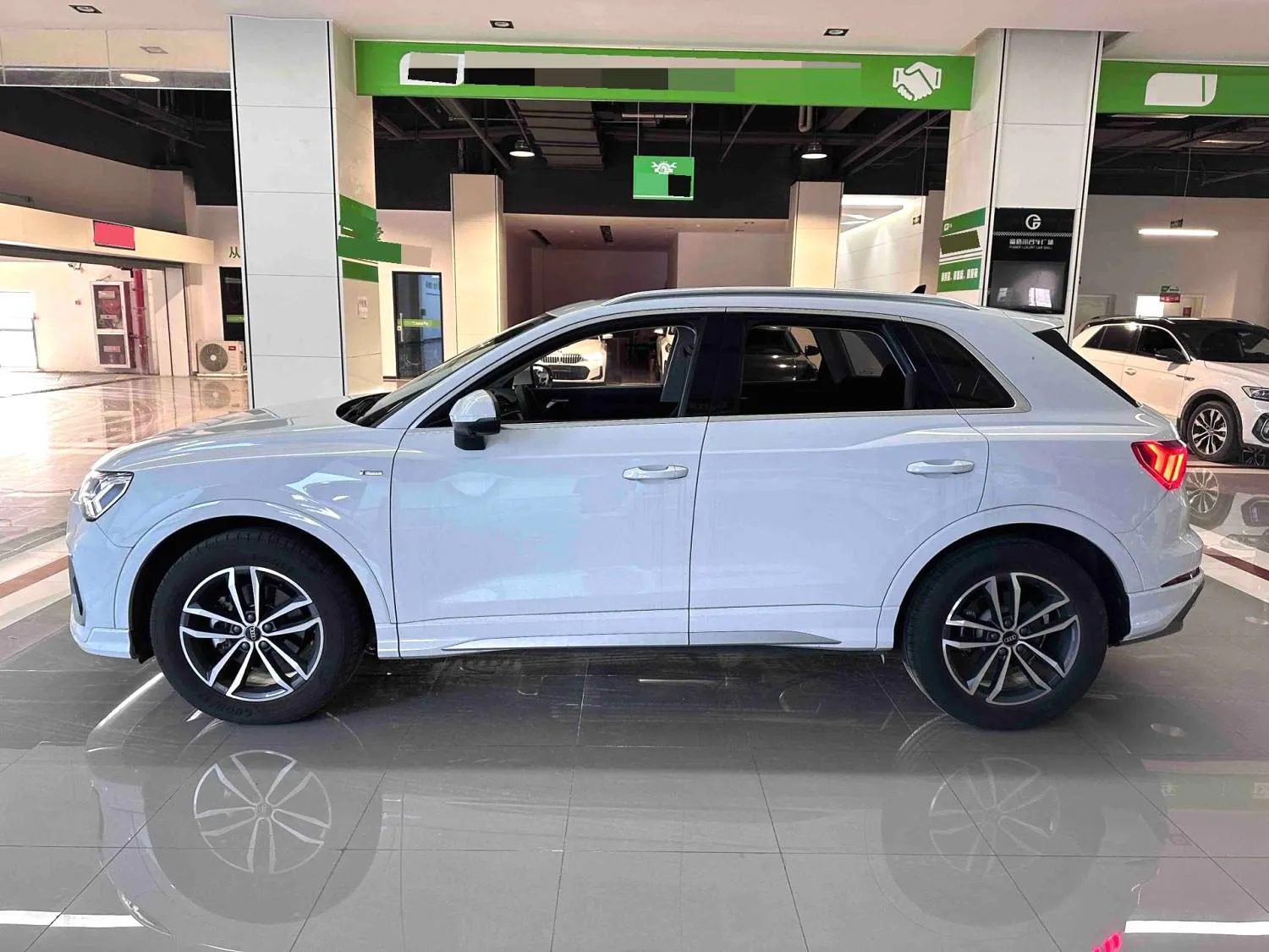 Audi Q3 2023 Q3 1.4 TFSI 35 TFSI Ambition Dynamic — Смотреть фото 3