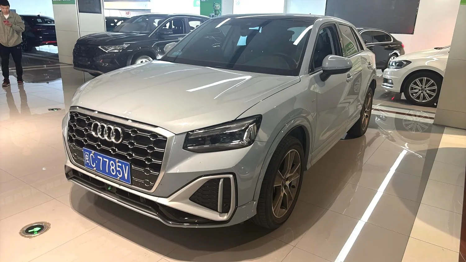Audi Audi Q2L — Gray