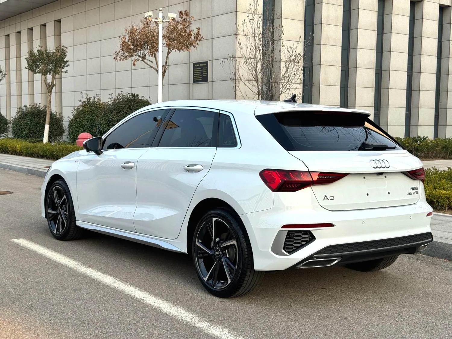 Audi A3 2023 A3 Sportback 1.4 TFSI 35 TFSI Sporty Fashion — عرض الصورة 4