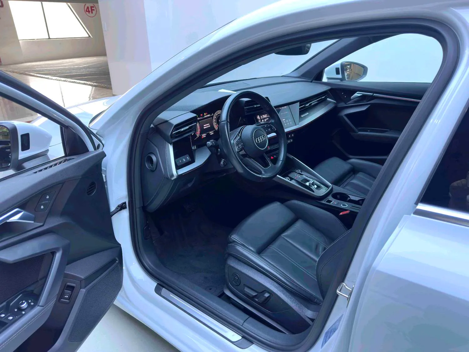 Audi A3 2023 A3 Sportback 1.4 TFSI 35 TFSI Luxury Prestige — عرض الصورة 3