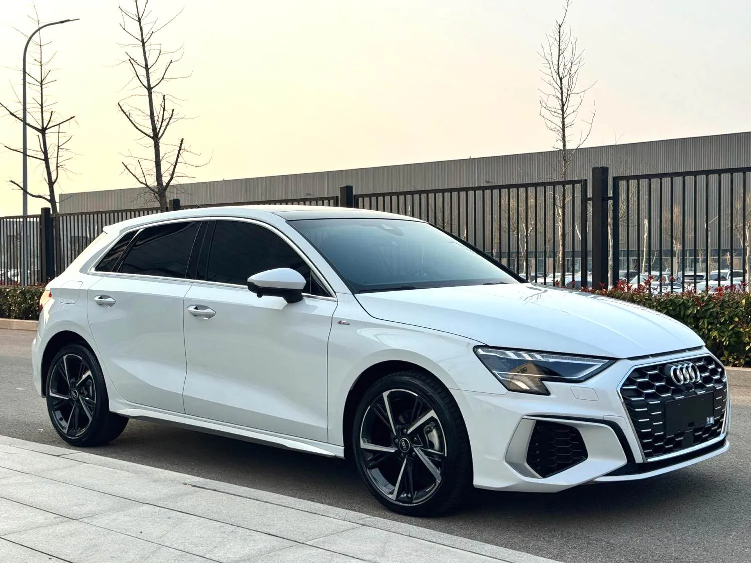 Audi A3 2023 A3 Sportback 1.4 TFSI 35 TFSI Sporty Fashion — عرض الصورة 3