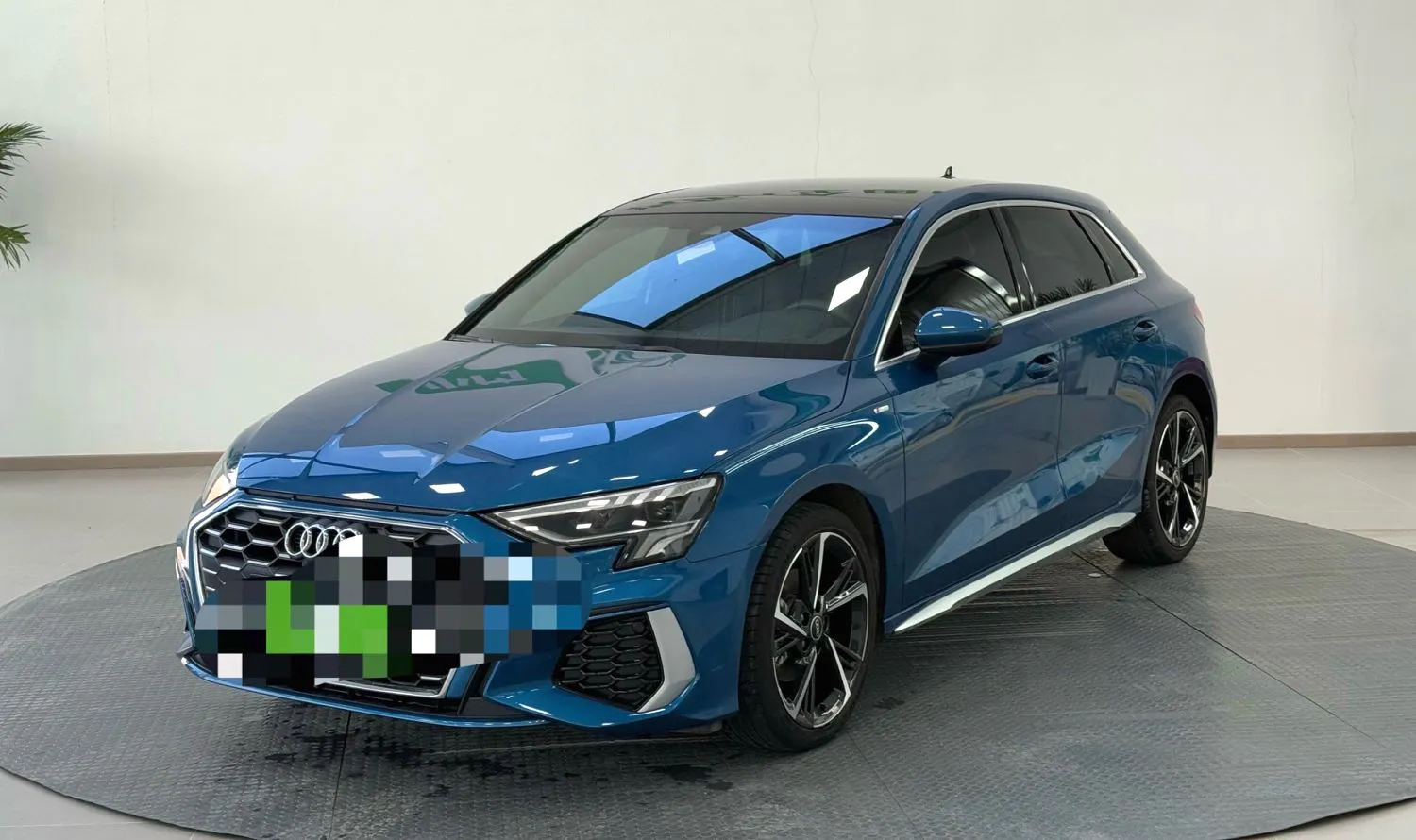 Audi Audi A3 — أزرق