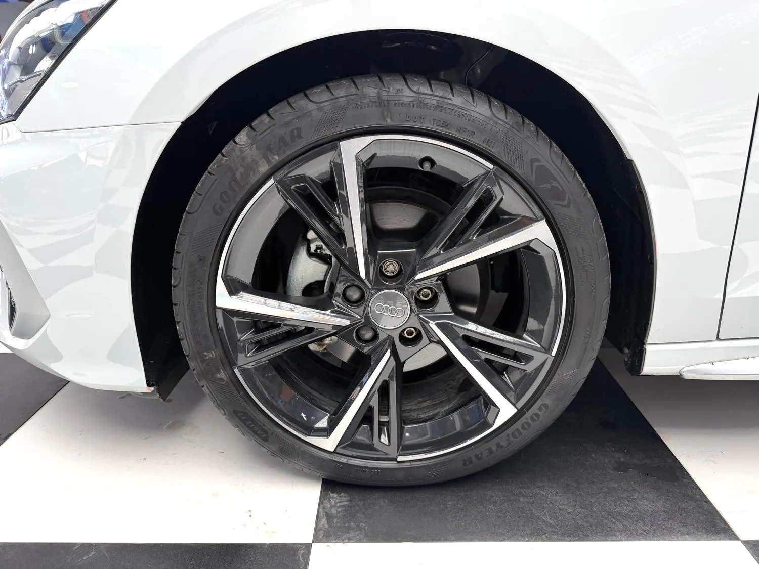 Audi A3 2021 A3 Sportback 1.4 TFSI 35 TFSI Stylish Sporty Model — Voir la photo 6