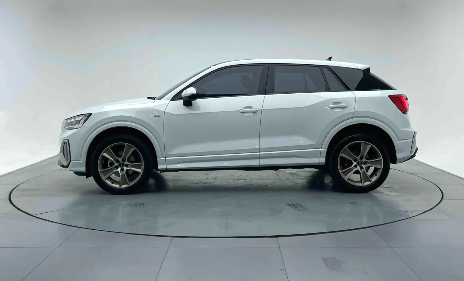 Audi Q2L 2022 Q2L 1.4 TFSI 35 TFSI Fashion Dynamic — View photo 3