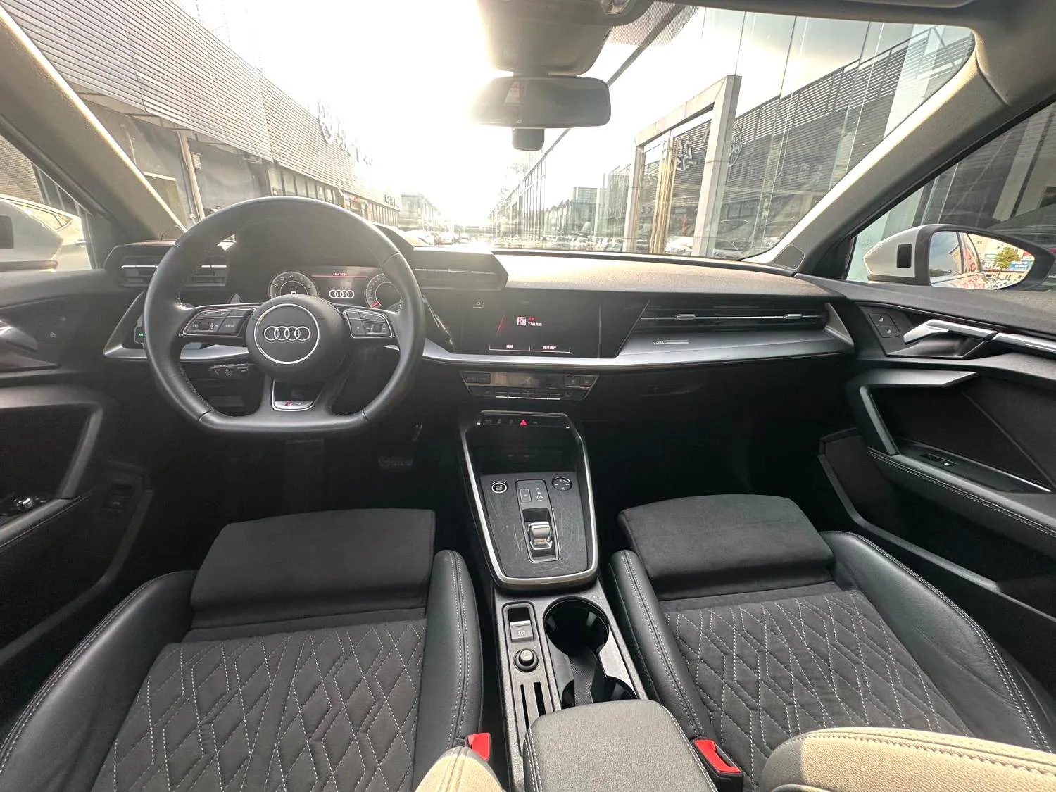 Audi A3L 2023 A3L Limousine 1.4 TFSI 35 TFSI Luxury Sport Edition (facelift) — Ver foto 5