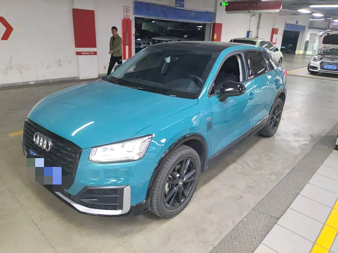 Audi Audi Q2L — Blue