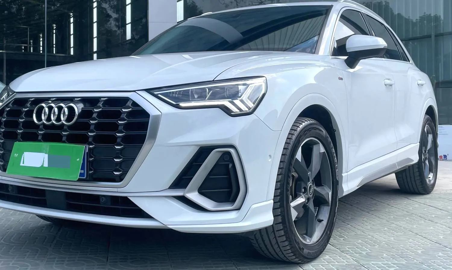 Audi Audi Q3 — White