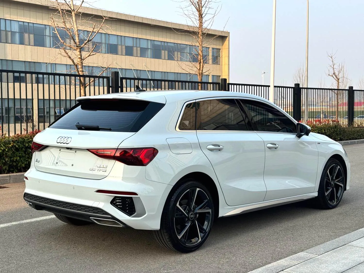 Audi A3 2023 A3 Sportback 1.4 TFSI 35 TFSI Sporty Fashion — عرض الصورة 6