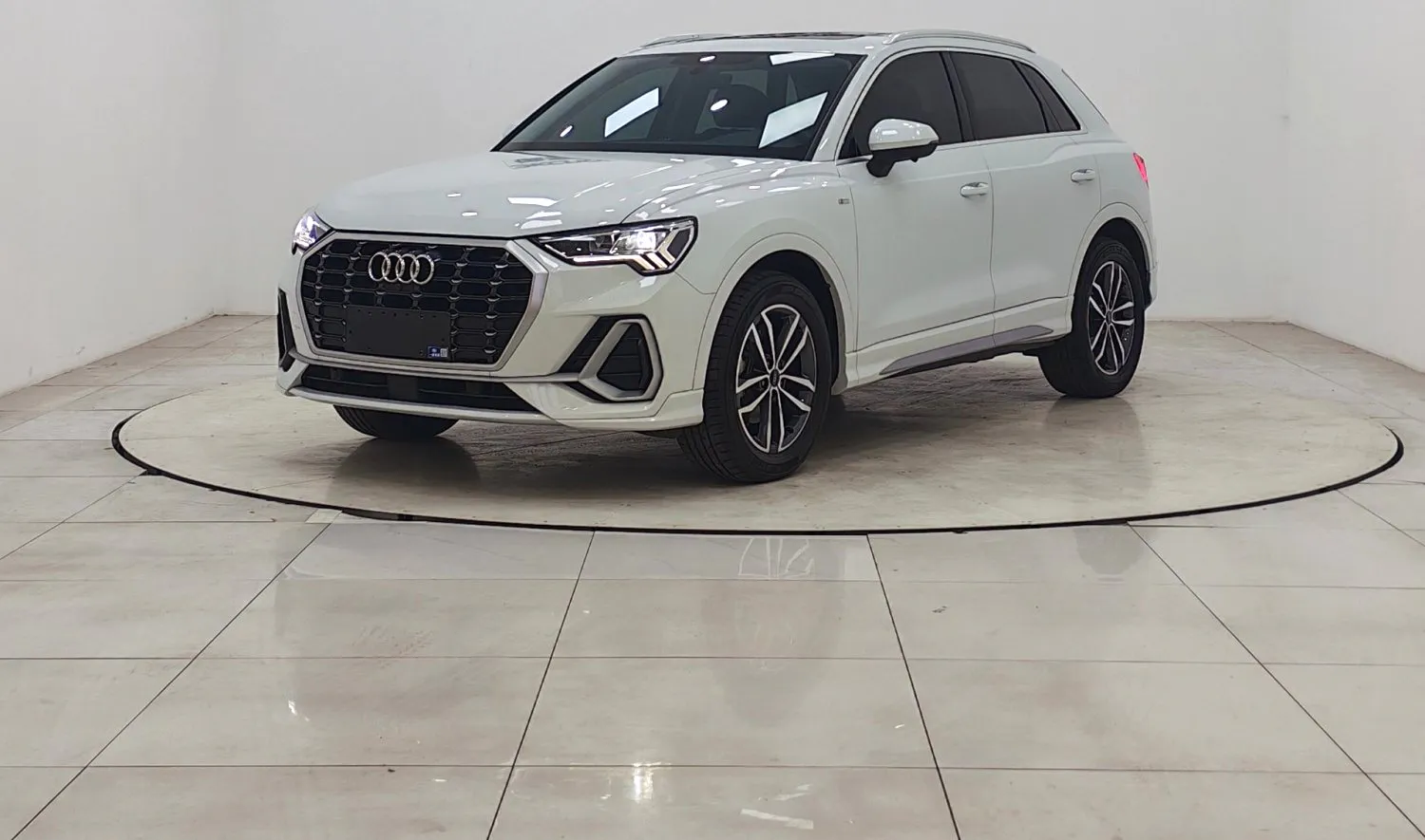 Audi Audi Q3 — White