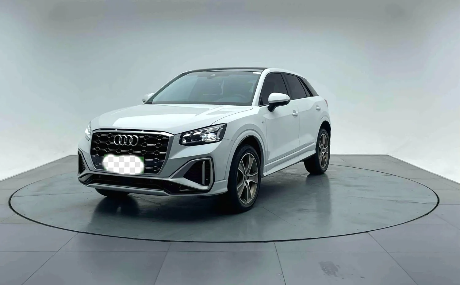 Audi Audi Q2L — أبيض