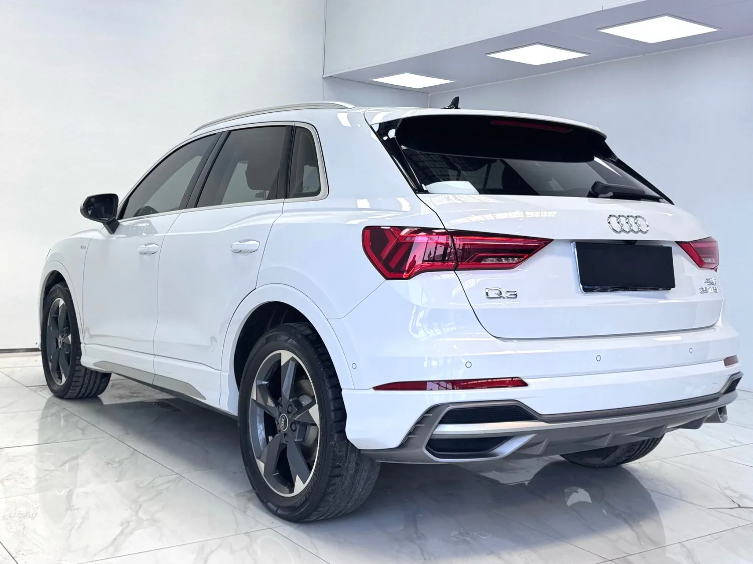 Audi Q3 2021 Q3 1.4 TFSI 35 TFSI Enjoy Life Edition — Voir la photo 4