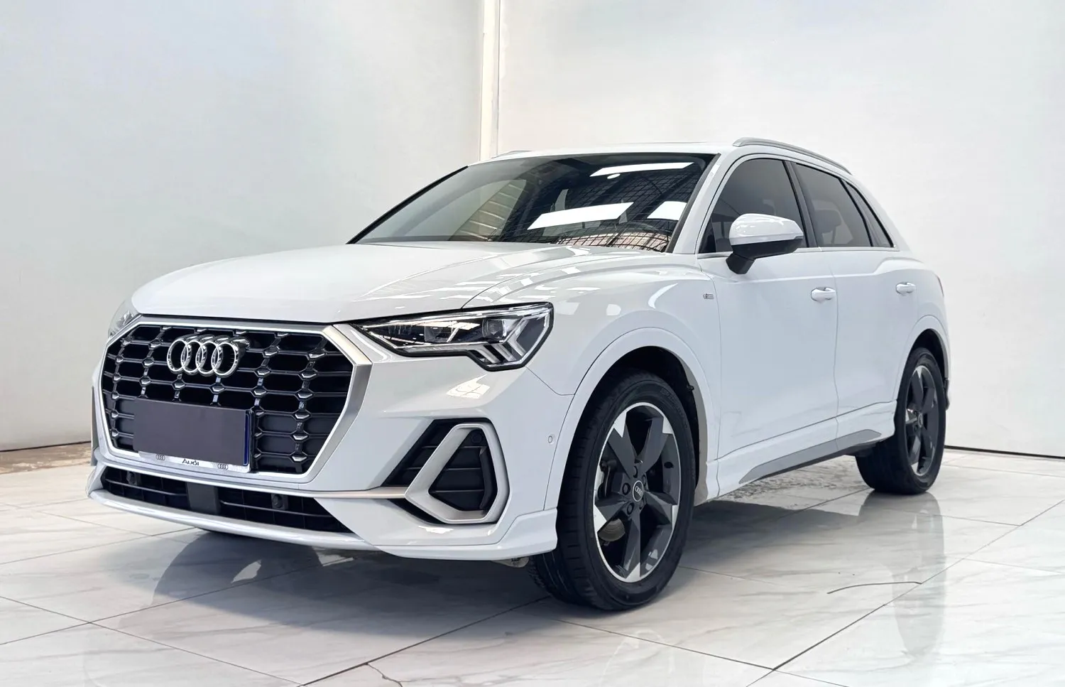 Audi Audi Q3 — White