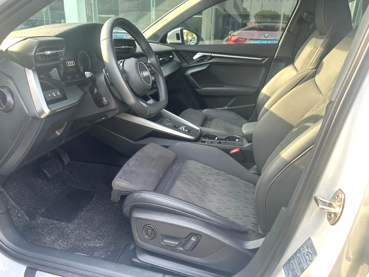 Audi A3L 2023 A3L Limousine 1.4 TFSI 35 TFSI Luxury Sport Edition (facelift) — Ver foto 4