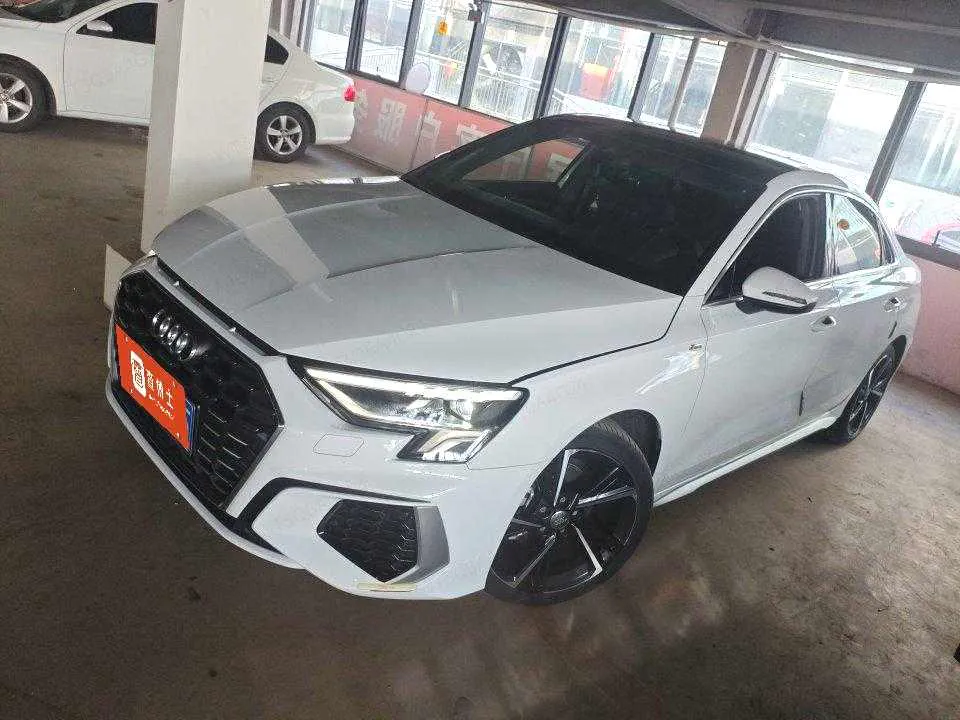 Audi Audi A3L — أبيض