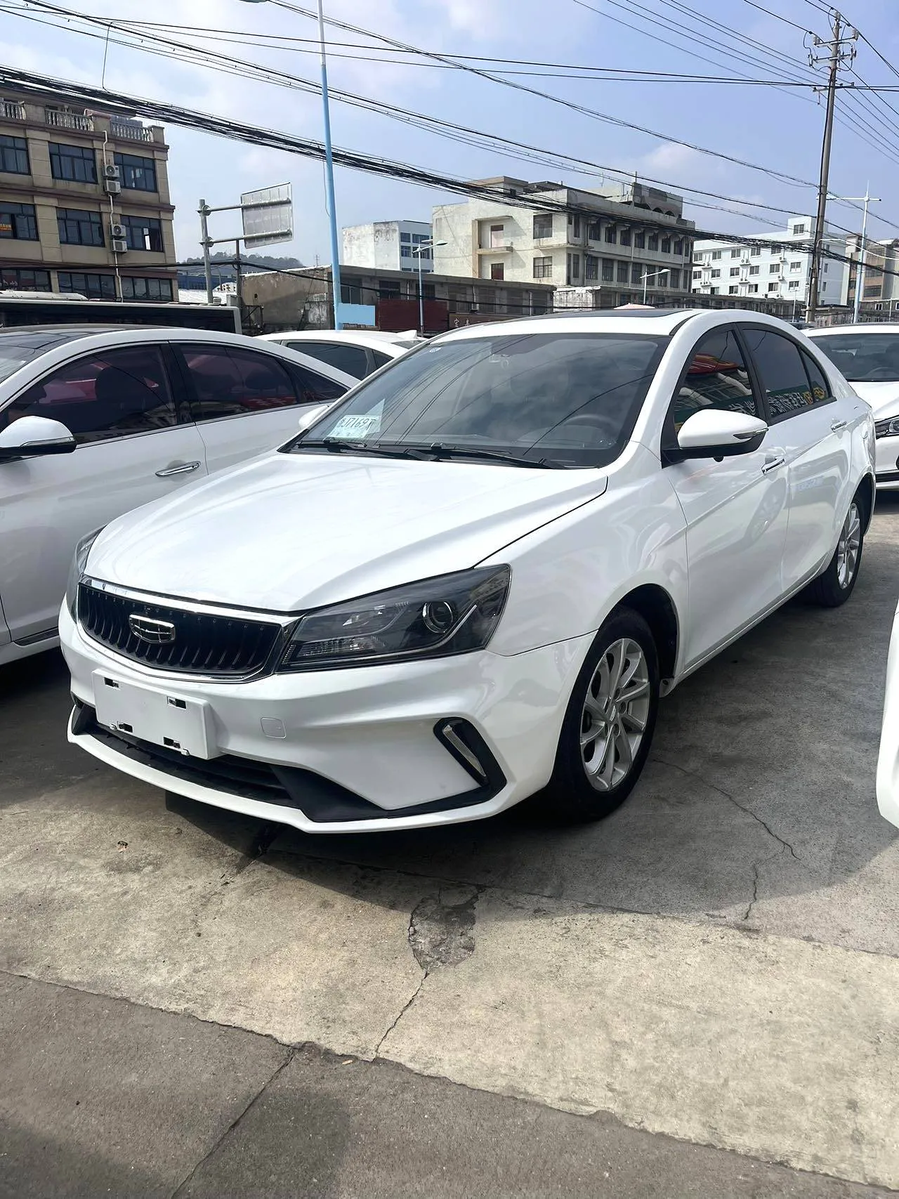 Geely Geely Emgrand — Белый