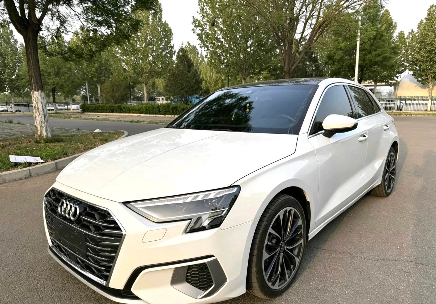 Audi A3 2023 A3 Sportback 1.4 TFSI 35 TFSI Luxury Attractive Edition (facelift) — photo 1