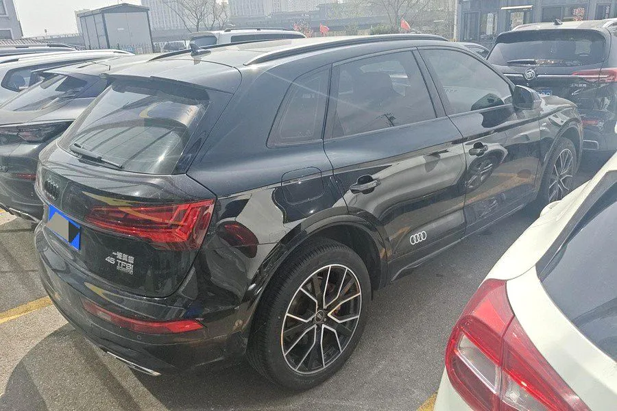 Audi Q5L 2025 Q5L 2.0 TFSI 45 TFSI 45th Anniversary Edition Quattro Luxury Dynamic Model — Voir la photo 2