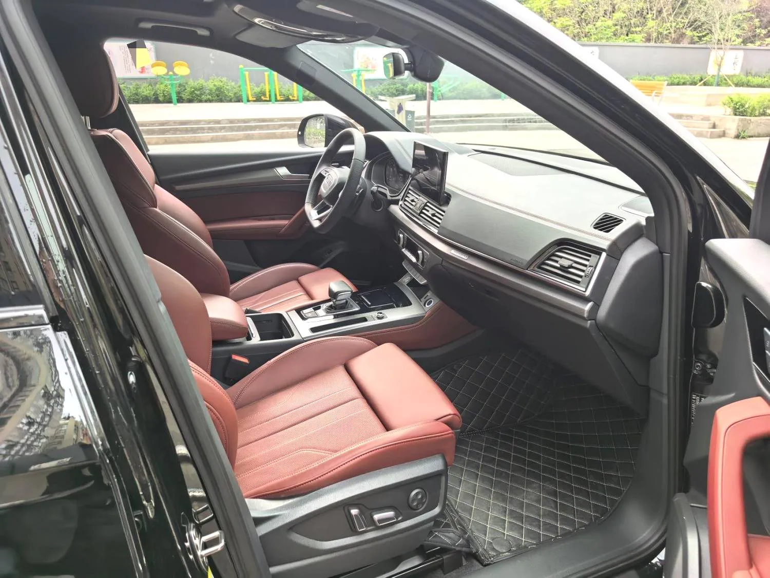 Audi Q5L 2025 Q5L 2.0 TFSI 45 TFSI Luxury Dynamic Model — View photo 4