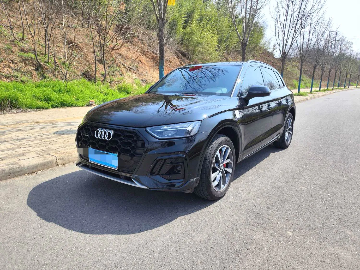 Audi Audi Q5L — Чёрный