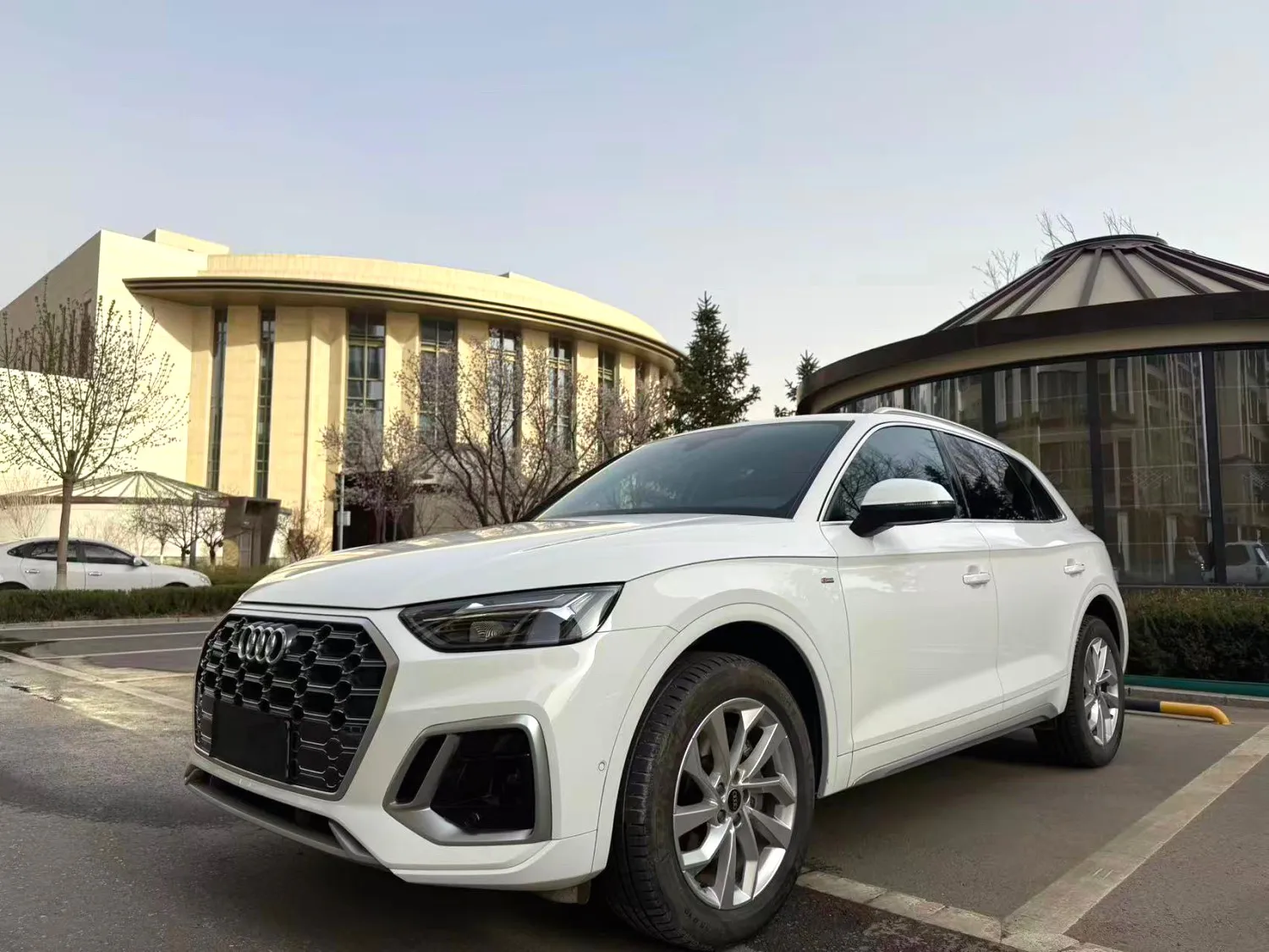 Audi Audi Q5L — White