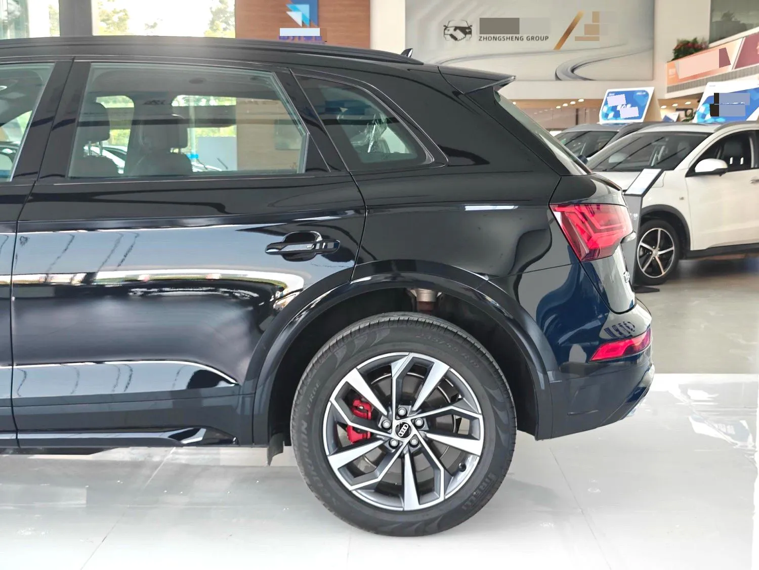 Audi Q5L 2025 Q5L 2.0 TFSI 40 TFSI 45th Anniversary Edition Quattro Luxury Dynamic Model — View photo 3