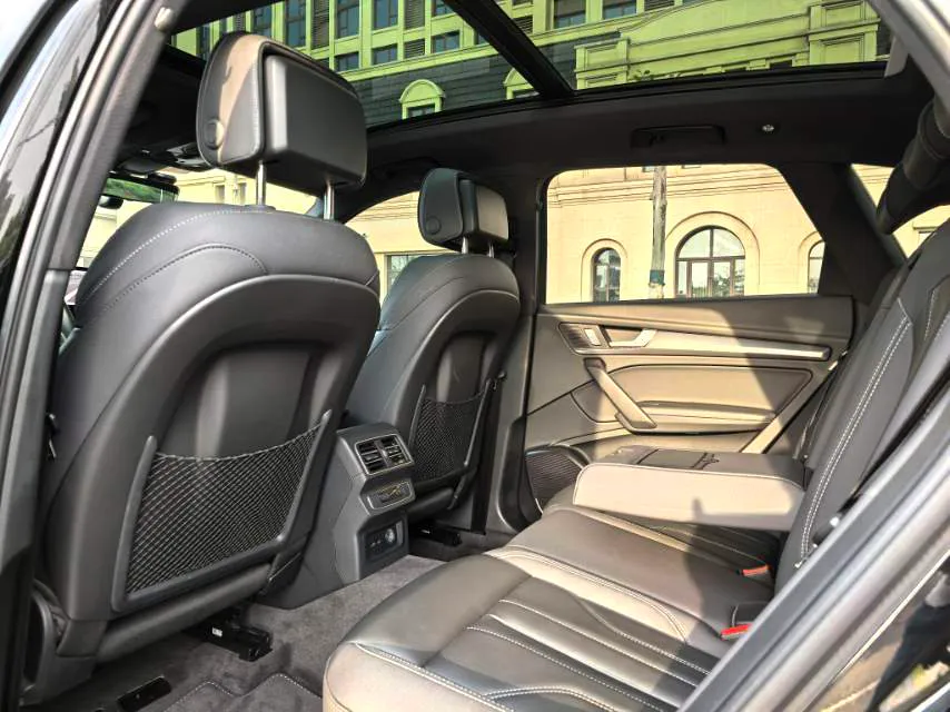 Audi Q5L 2023 Q5L 2.0 TFSI 40 TFSI Luxury Dynamic Version — Voir la photo 4