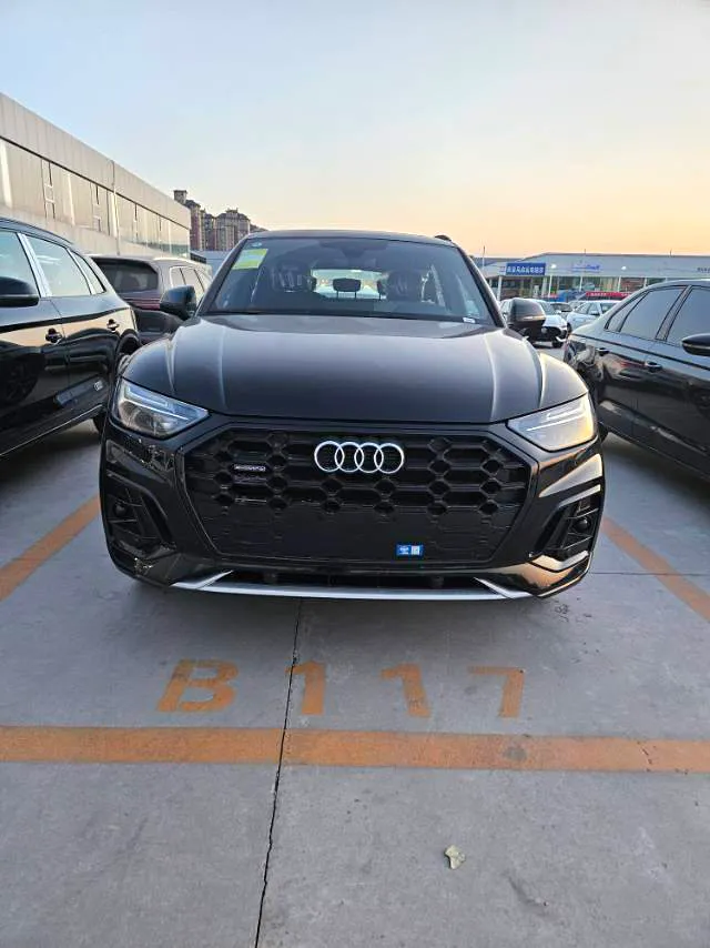 Audi Q5L 2026 Q5L 2.0 TFSI 40 TFSI 45th Anniversary Collector’s Edition Quattro Luxury & Dynamic Version — Voir la photo 3