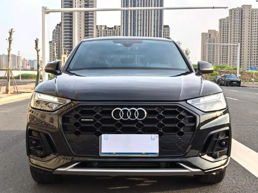 Audi Q5L 2023 Q5L 2.0 TFSI 40 TFSI Luxury Dynamic Version — Voir la photo 2