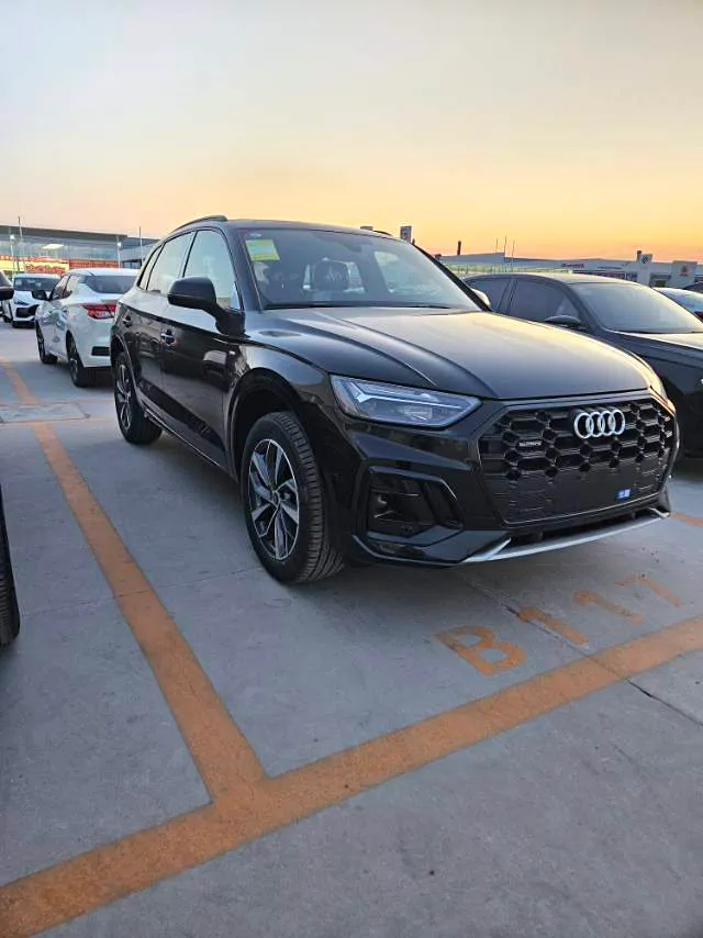 Audi Q5L 2026 Q5L 2.0 TFSI 40 TFSI 45th Anniversary Collector’s Edition Quattro Luxury & Dynamic Version — Voir la photo 2