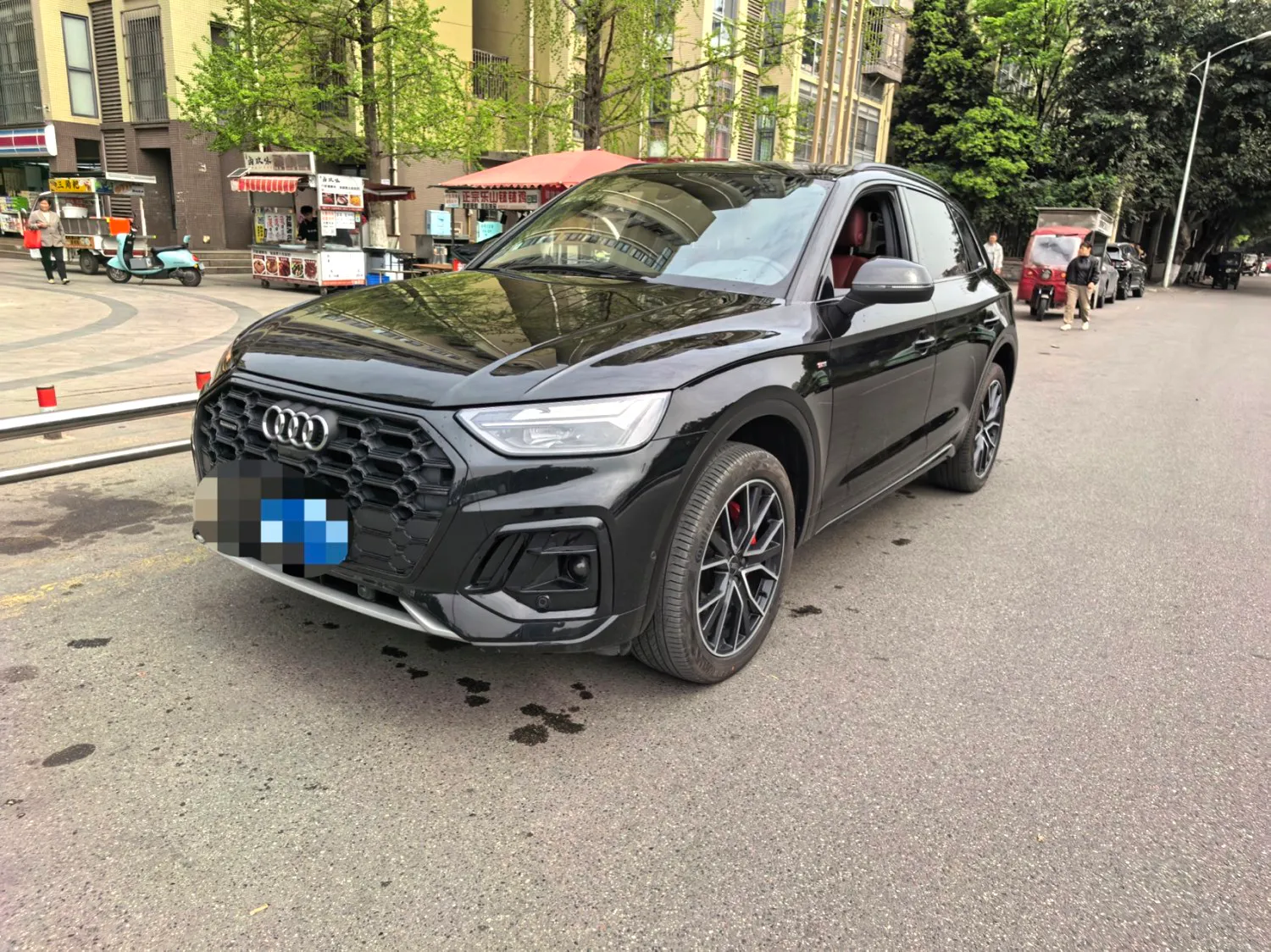 Audi Audi Q5L — Black