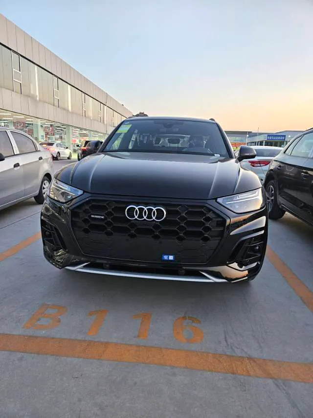 Audi Q5L 2026 Q5L 2.0 TFSI 45 TFSI 45th Anniversary Collector’s Edition Quattro Luxury & Dynamic Version — Voir la photo 2