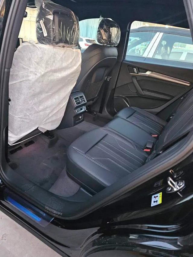 Audi Q5L 2026 Q5L 2.0 TFSI 40 TFSI 45th Anniversary Collector’s Edition Quattro Luxury & Dynamic Version — Voir la photo 5