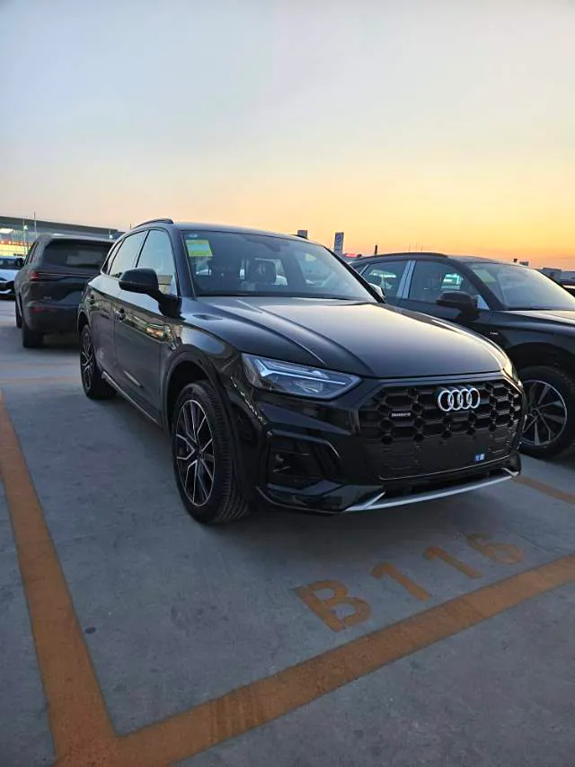 Audi Q5L 2026 Q5L 2.0 TFSI 45 TFSI 45th Anniversary Collector’s Edition Quattro Luxury & Dynamic Version — Voir la photo 3
