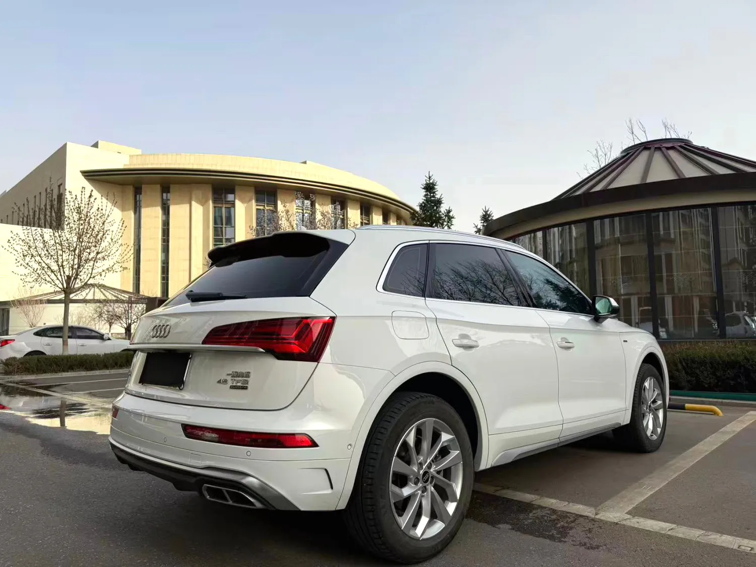Audi Q5L 2023 Q5L 2.0 TFSI 45 TFSI Luxury Dynamic Version — Voir la photo 5