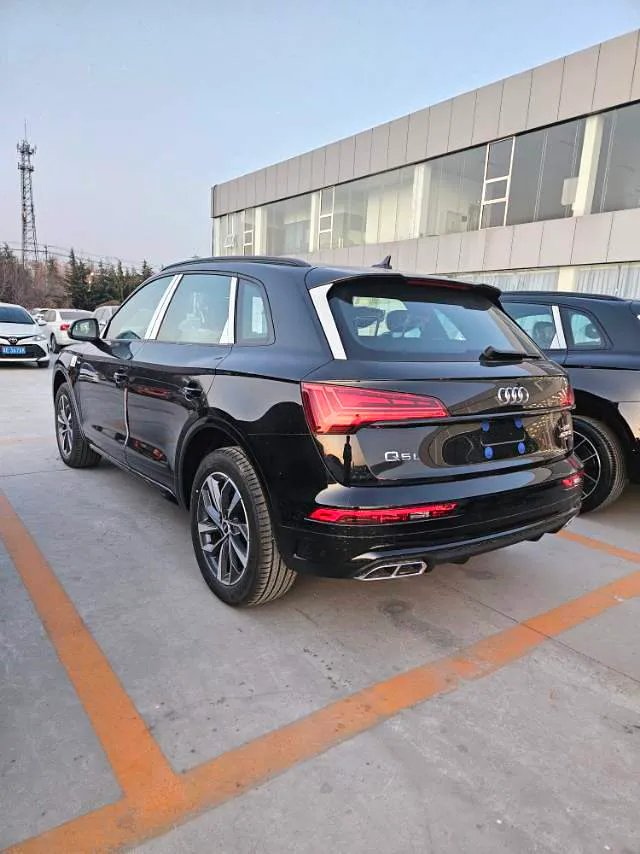 Audi Q5L 2026 Q5L 2.0 TFSI 40 TFSI 45th Anniversary Collector’s Edition Quattro Luxury & Dynamic Version — Voir la photo 6