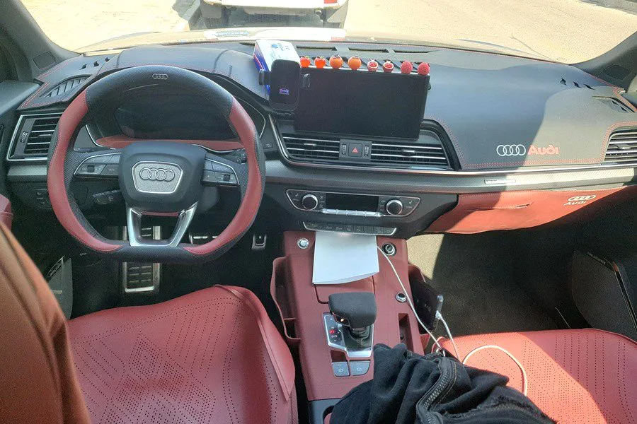 Audi Q5L 2025 Q5L 2.0 TFSI 45 TFSI 45th Anniversary Edition Quattro Luxury Dynamic Model — Voir la photo 5