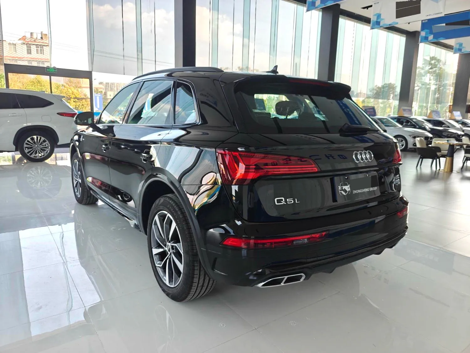 Audi Q5L 2025 Q5L 2.0 TFSI 40 TFSI 45th Anniversary Edition Quattro Luxury Dynamic Model — View photo 4