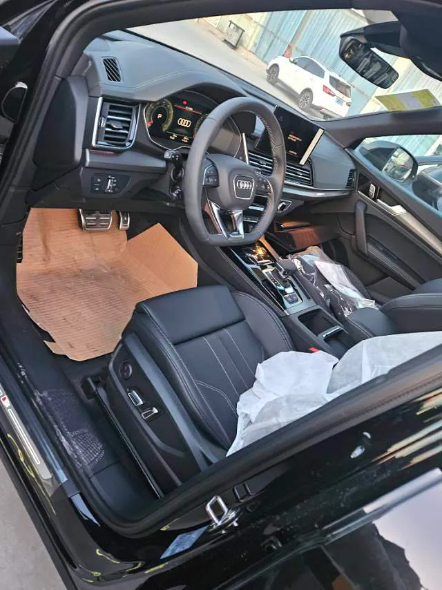 Audi Q5L 2026 Q5L 2.0 TFSI 40 TFSI 45th Anniversary Collector’s Edition Quattro Luxury & Dynamic Version — Voir la photo 4
