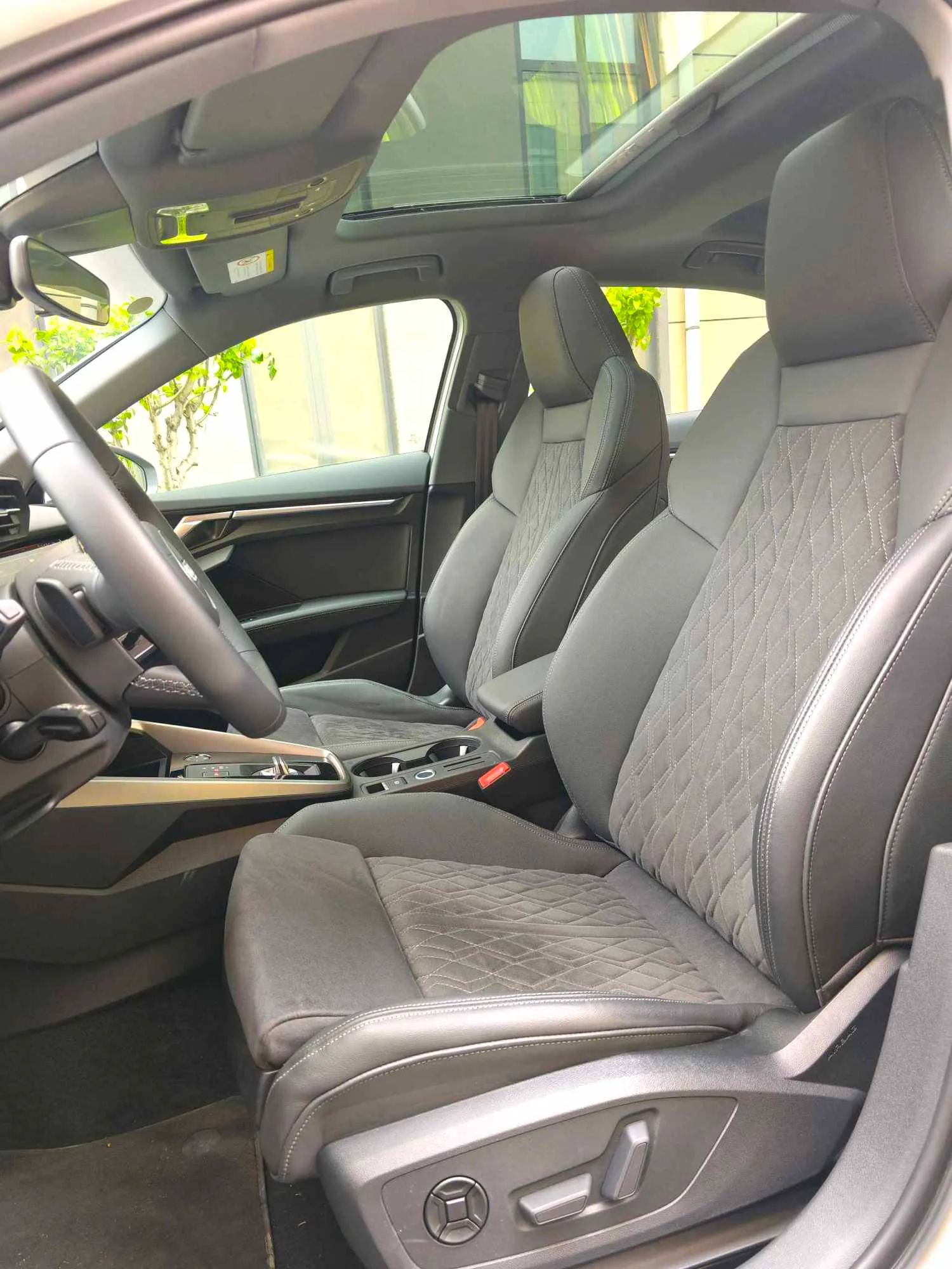 Audi A3 2024 A3L Limousine 1.4 TFSI 35 TFSI Luxury Sport Version — Ver foto 5