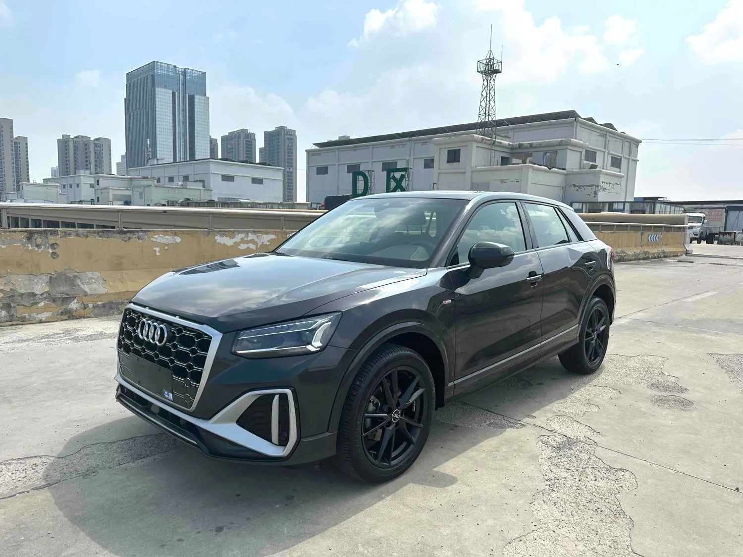 Audi Audi Q2L — Black