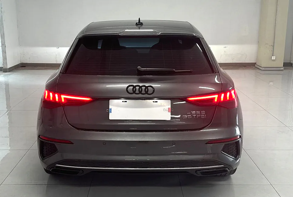 Audi A3 2024 A3 Sportback 1.4 TFSI 35 TFSI Luxury Sport — عرض الصورة 3