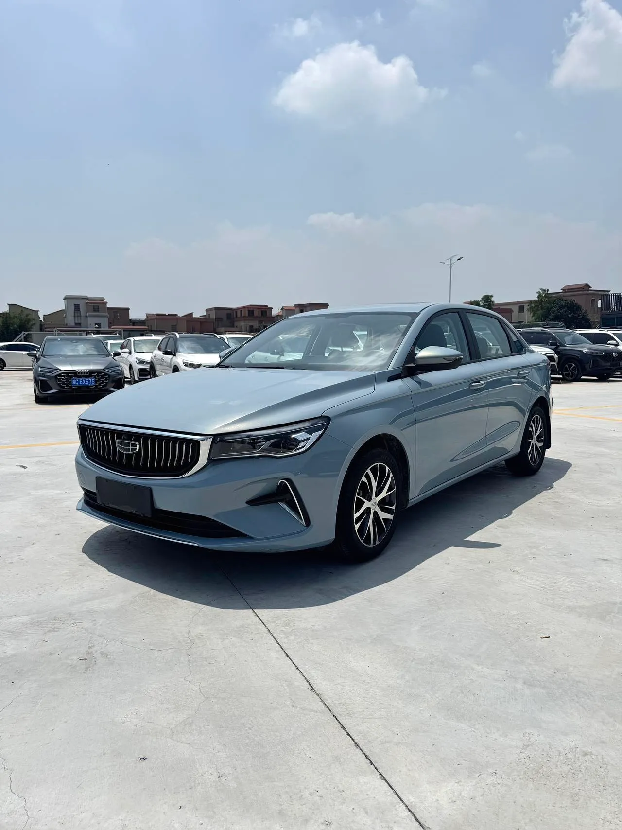 Geely Geely Emgrand — Cinza