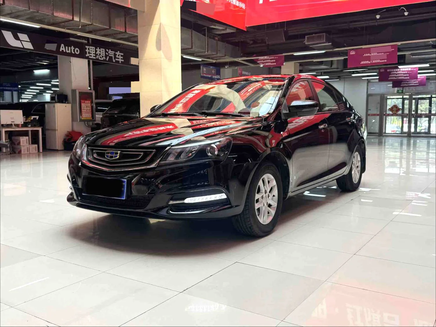 Geely Geely Emgrand — أسود
