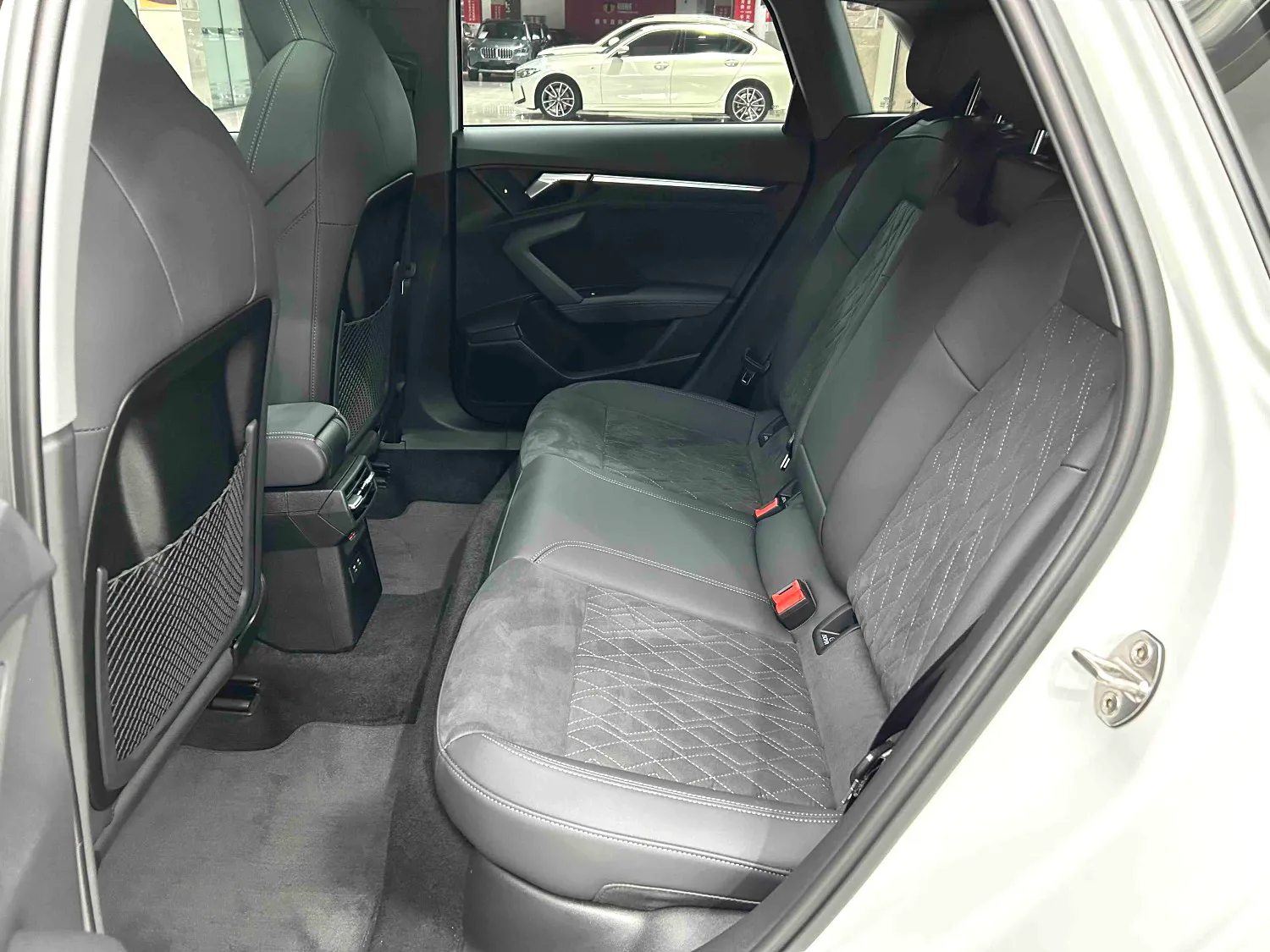 Audi A3 2023 A3 Sportback 1.4 TFSI 35 TFSI Luxury Sport (facelift) — Voir la photo 2