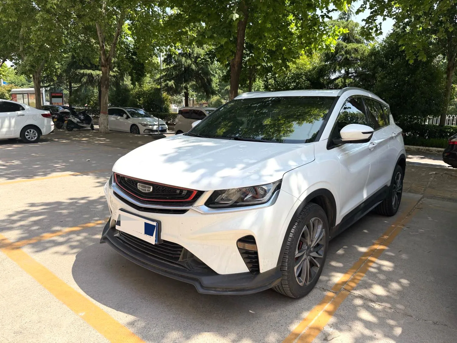 Geely Geely Coolray — Белый