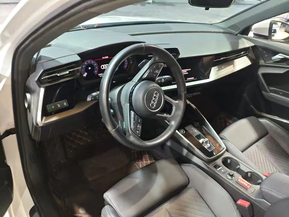 Audi A3 2021 A3 Sportback 1.4 TFSI 35 TFSI Wang Yibo Co-Branded Limited Edition — عرض الصورة 3