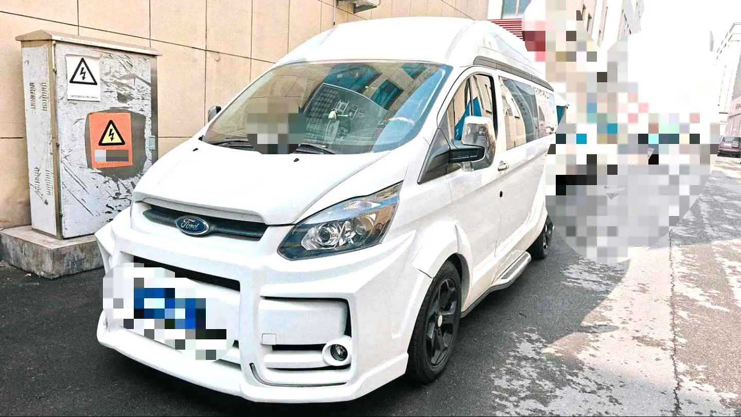 Ford Ford New Transit — أبيض